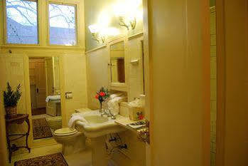 Rothschild Pound House Inn โคลัมบัส ภายนอก รูปภาพ